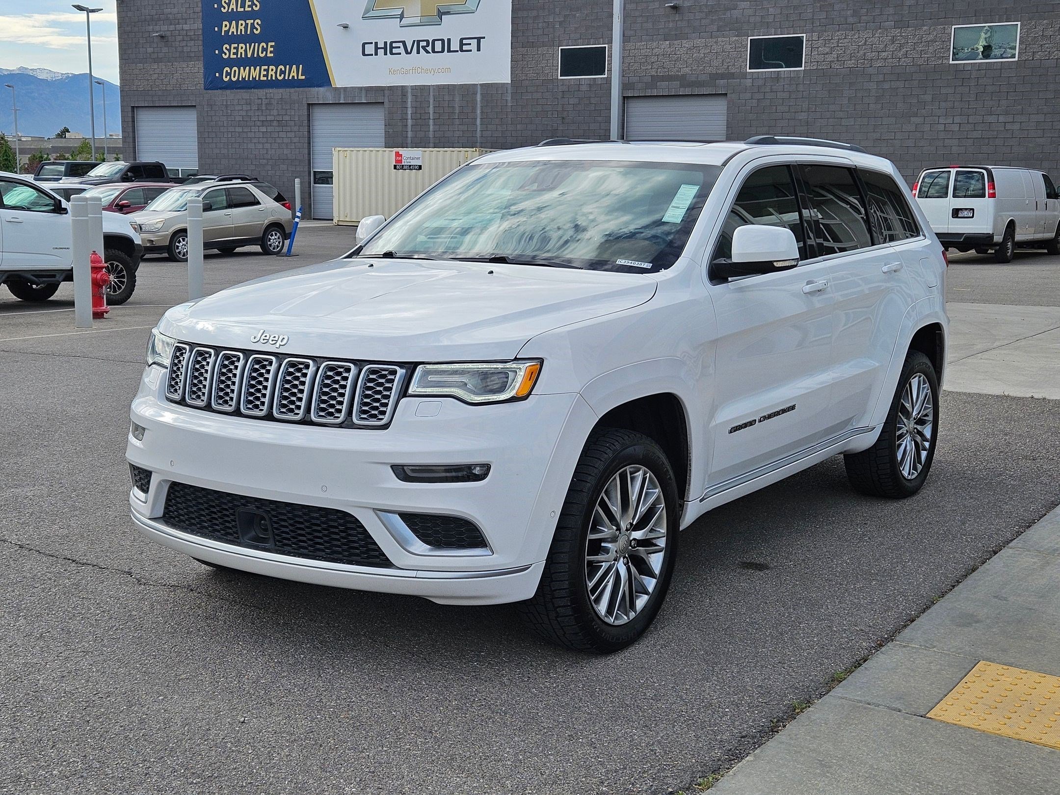 Used 2018 Ivory 3-Coat Jeep Summit image 8