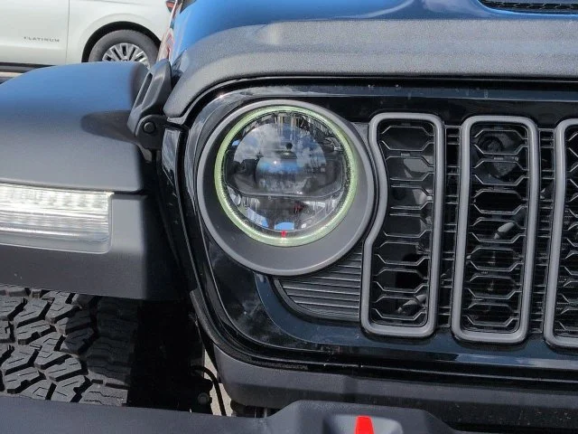 Certified Used 2025 Black Clearcoat Jeep Mojave image 10