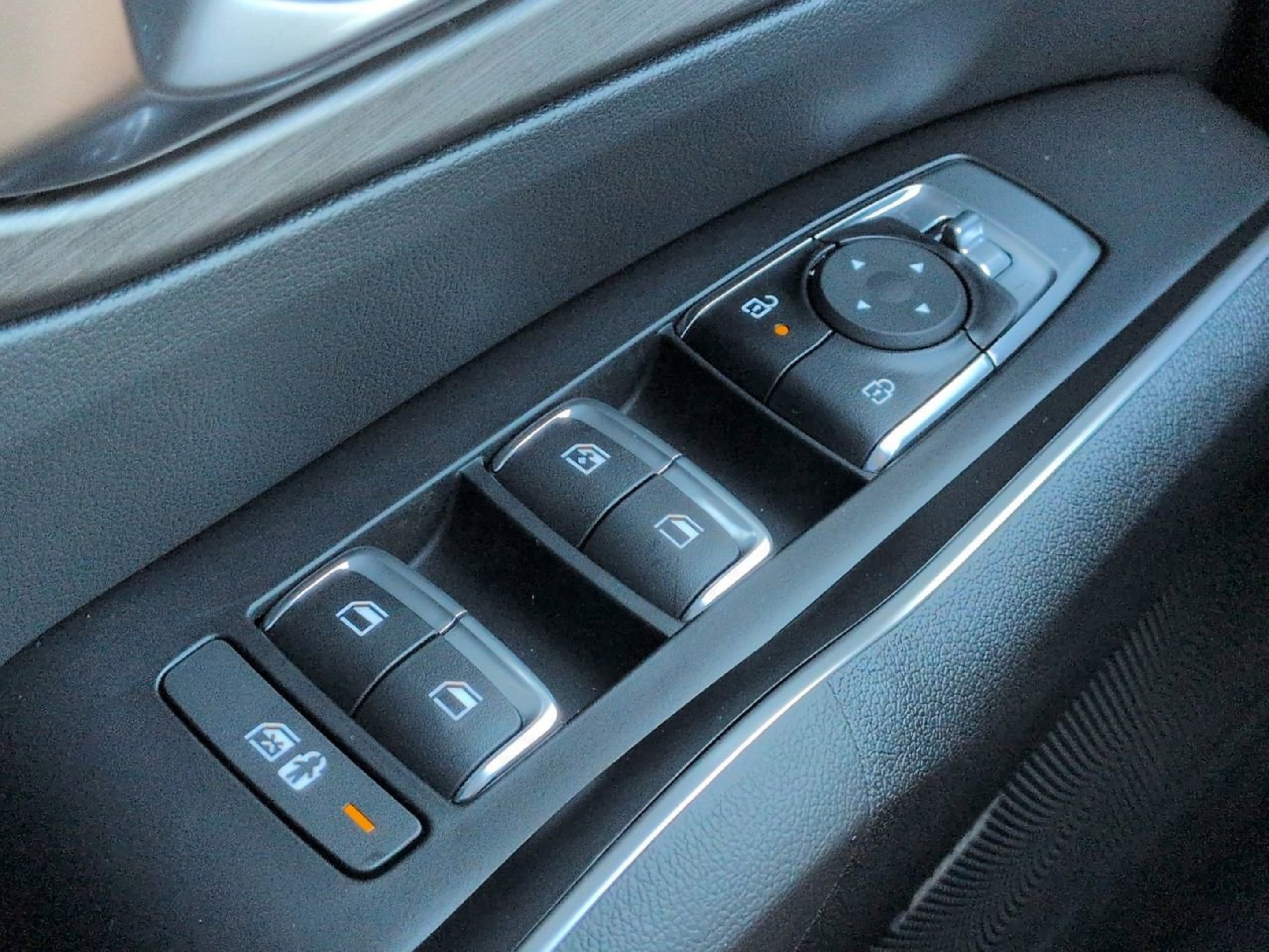 New 2026 Glacial White Kia X-Line EX image 31
