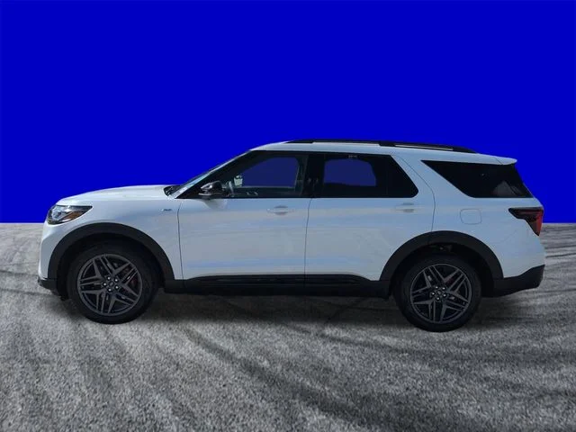 New 2026 Star White Metallic Tri-Coat Ford ST-Line image 7