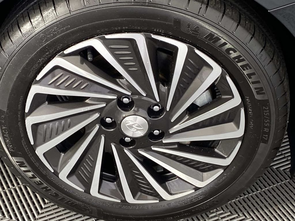 Used 2023 Gray Hyundai SEL image 29