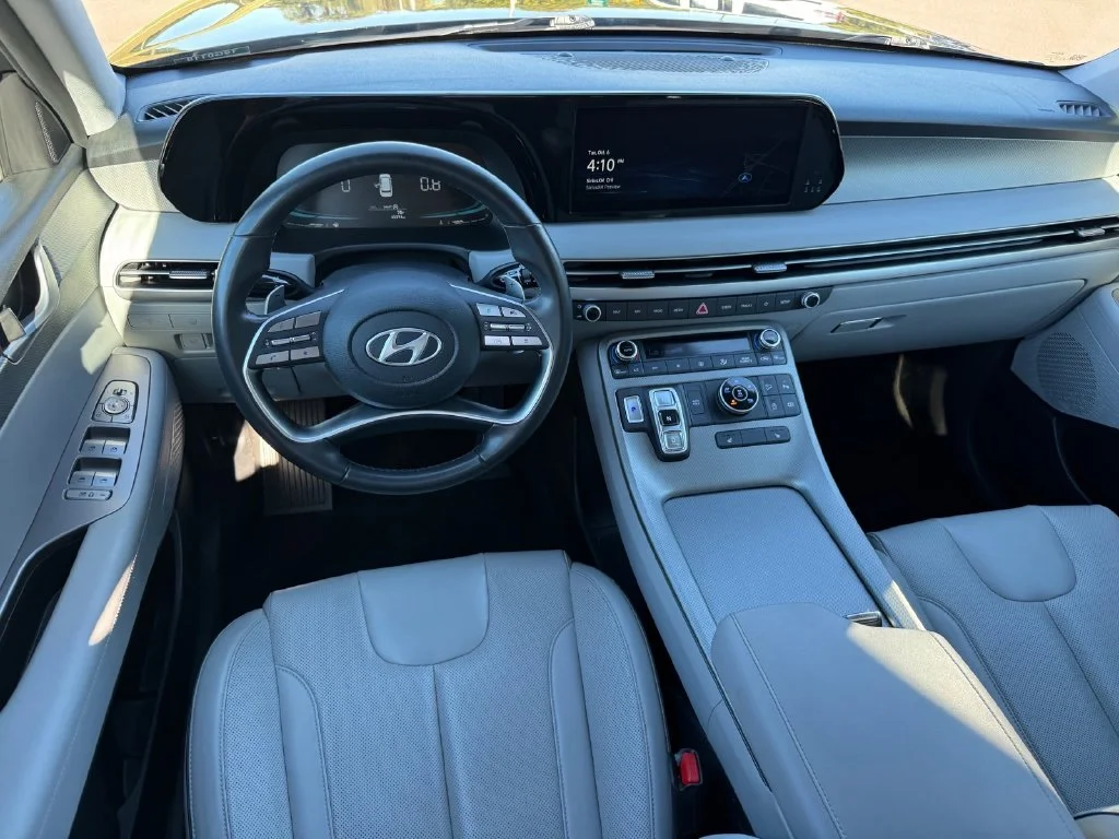 Used 2025 White Hyundai SEL image 14