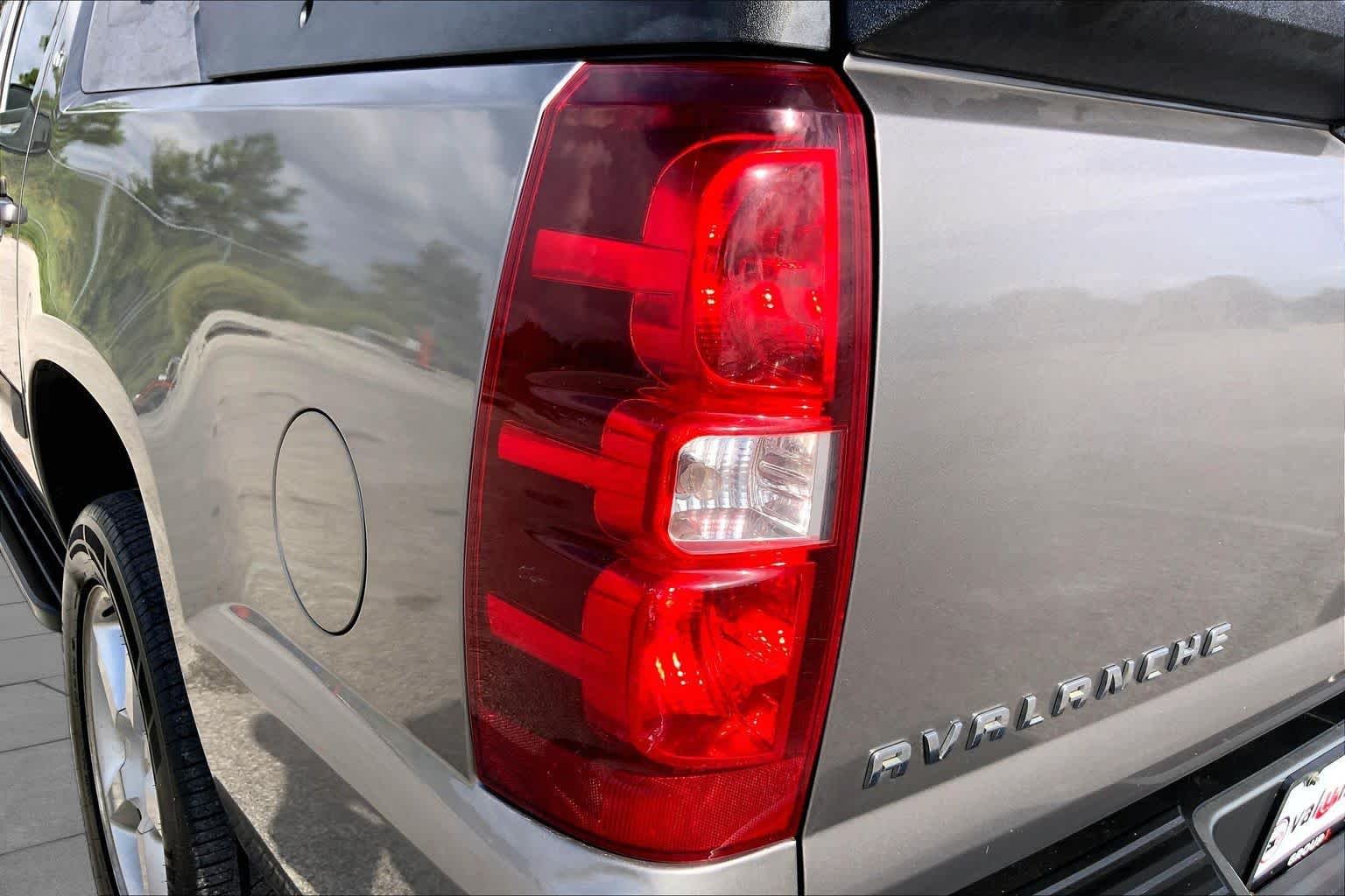 Used 2008 Graystone Metallic Chevrolet LT w/3LT image 26