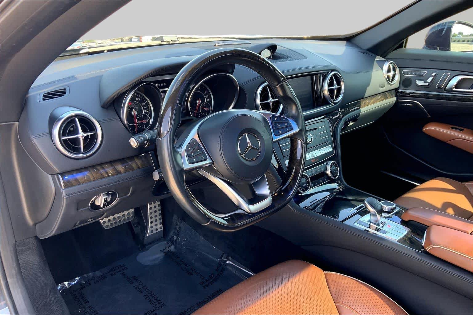 Used 2019 Graphite Grey Metallic Mercedes-Benz SL 550 image 16