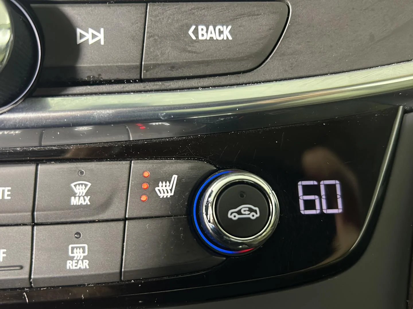 Used 2017 White Frost Tricoat Buick Essence image 24