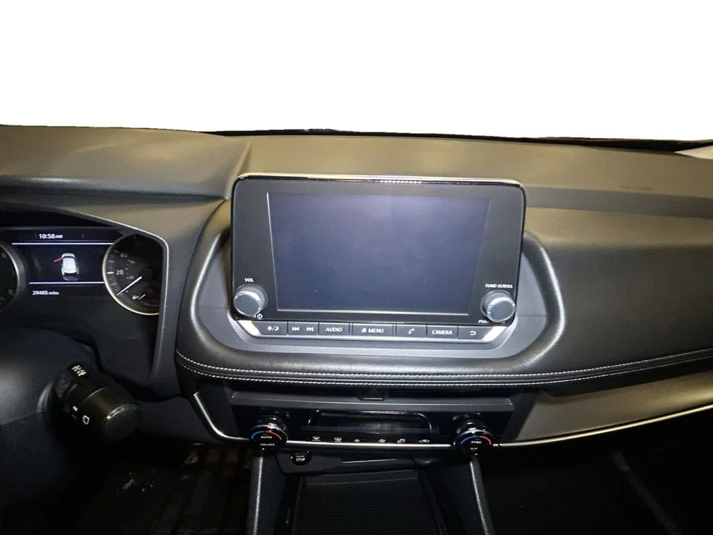 Used 2025 Scarlet Nissan SV image 11