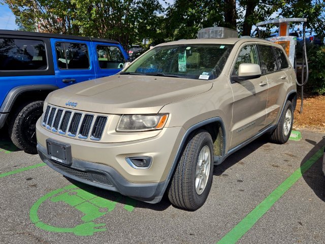 Used 2014 Beige Jeep Laredo image 3