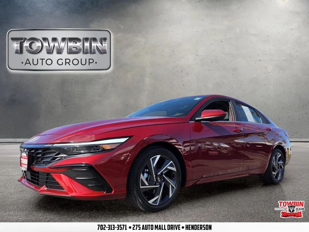 Used 2025 Red Hyundai SEL Convenience image 1