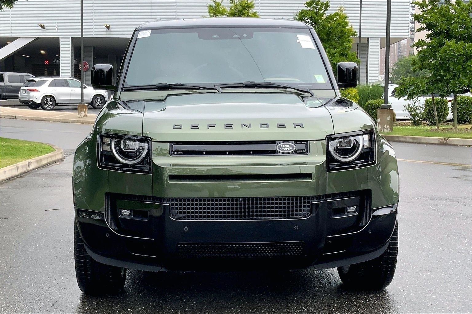 New 2026 Woolstone Green Land Rover X-Dynamic SE image 3