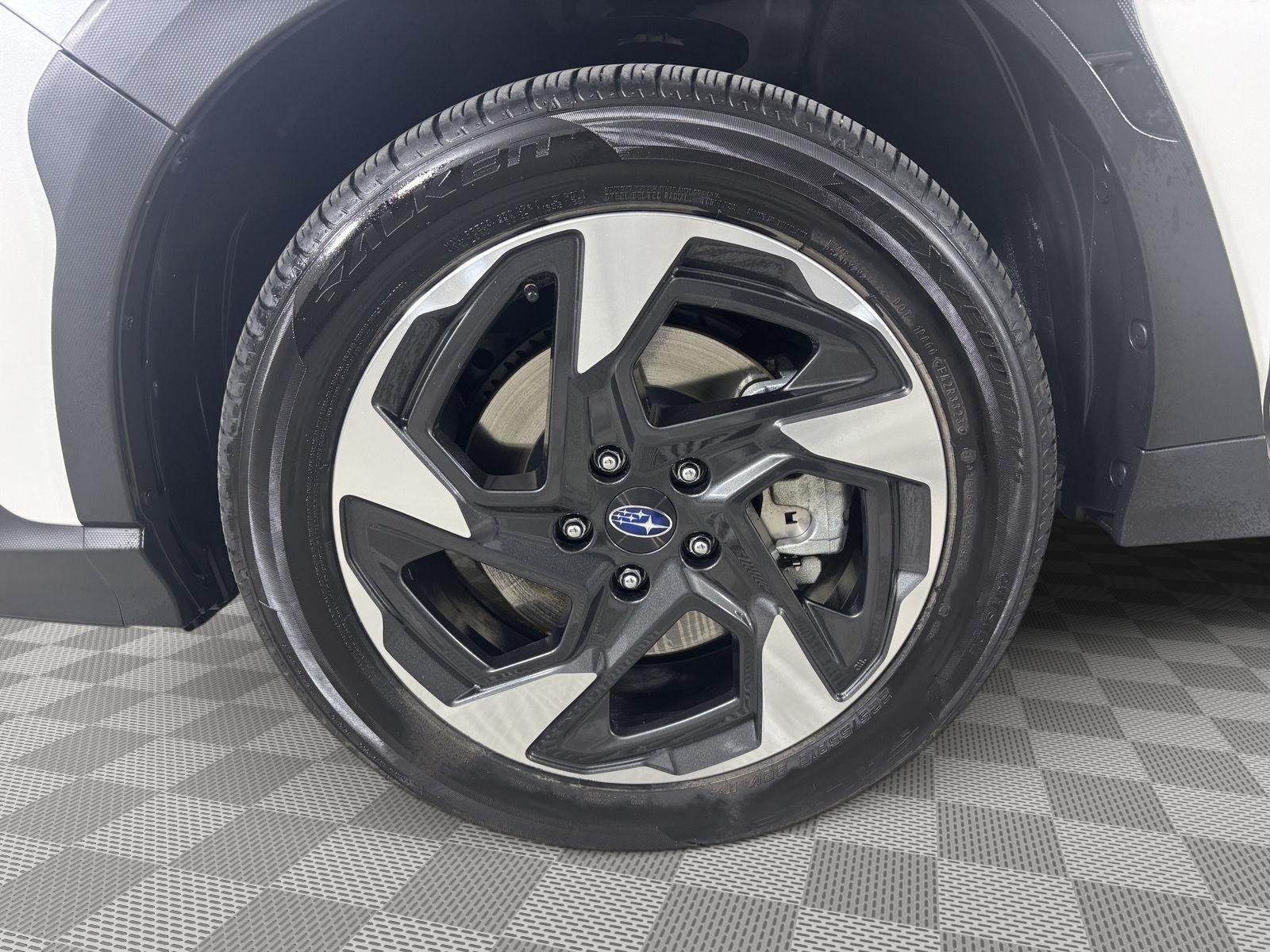 Used 2024 Crystal White Pearl Subaru Limited image 9
