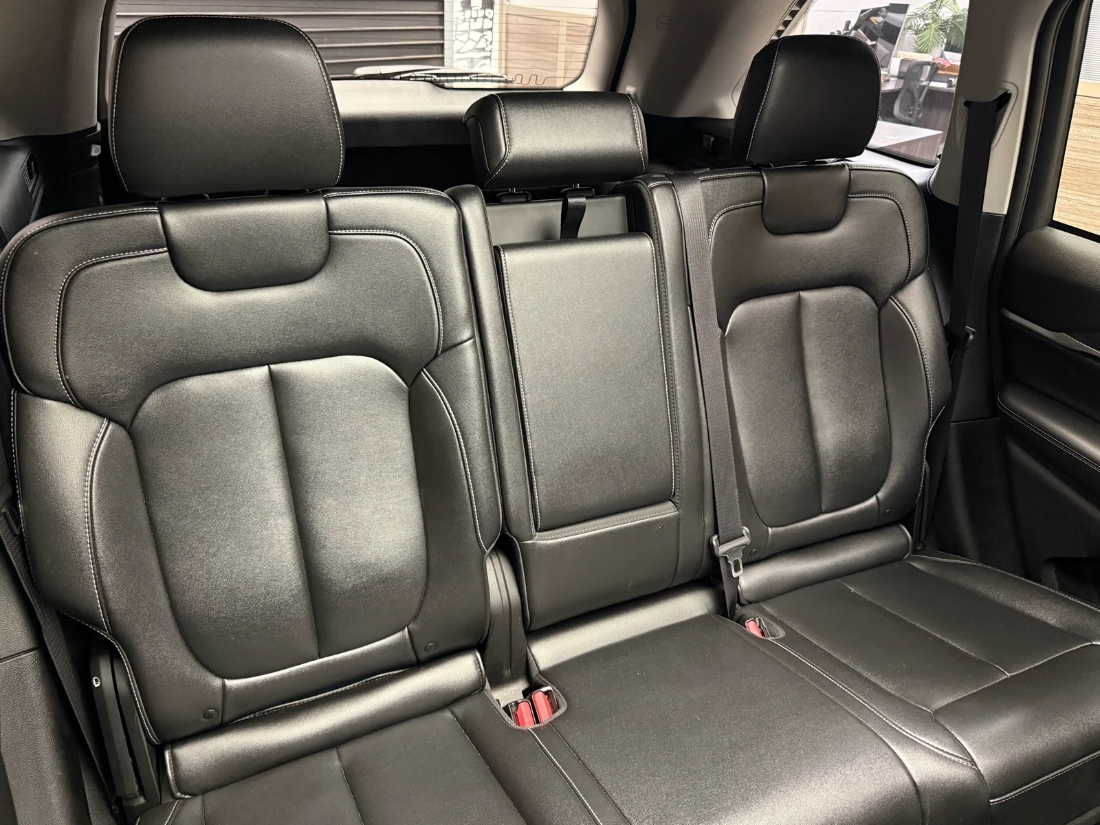 Used 2024 Diamond Black Crystal Pearl Coat (pxj) Jeep 4xe image 28