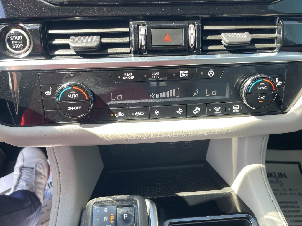 Used 2023 Blue Nissan SL image 19