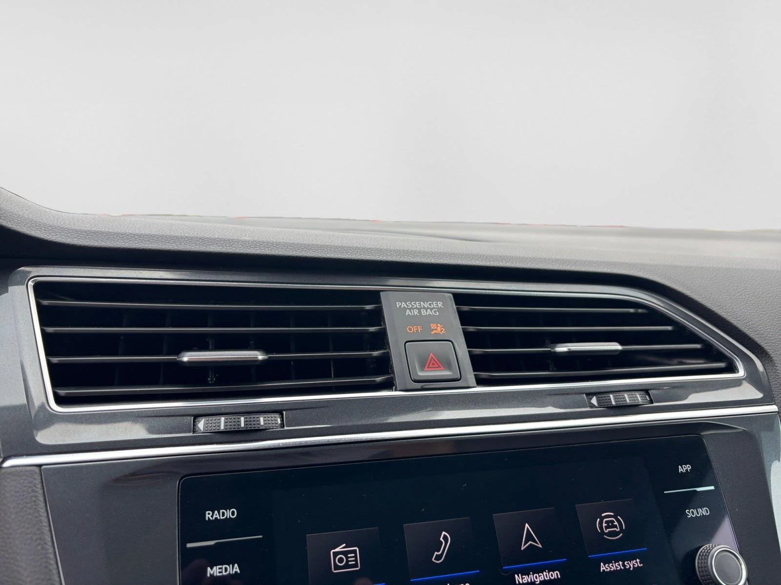 2023 Volkswagen Tiguan SE - Photo 29