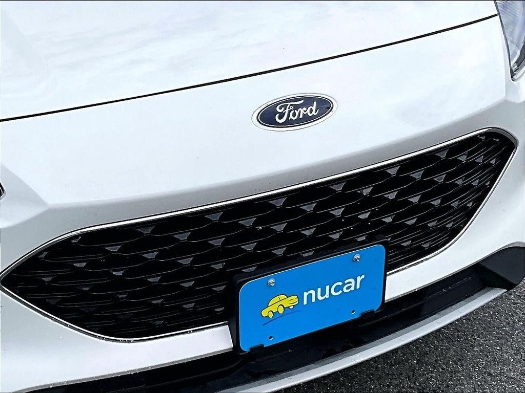 Used 2020 White Metallic Ford SEL image 28