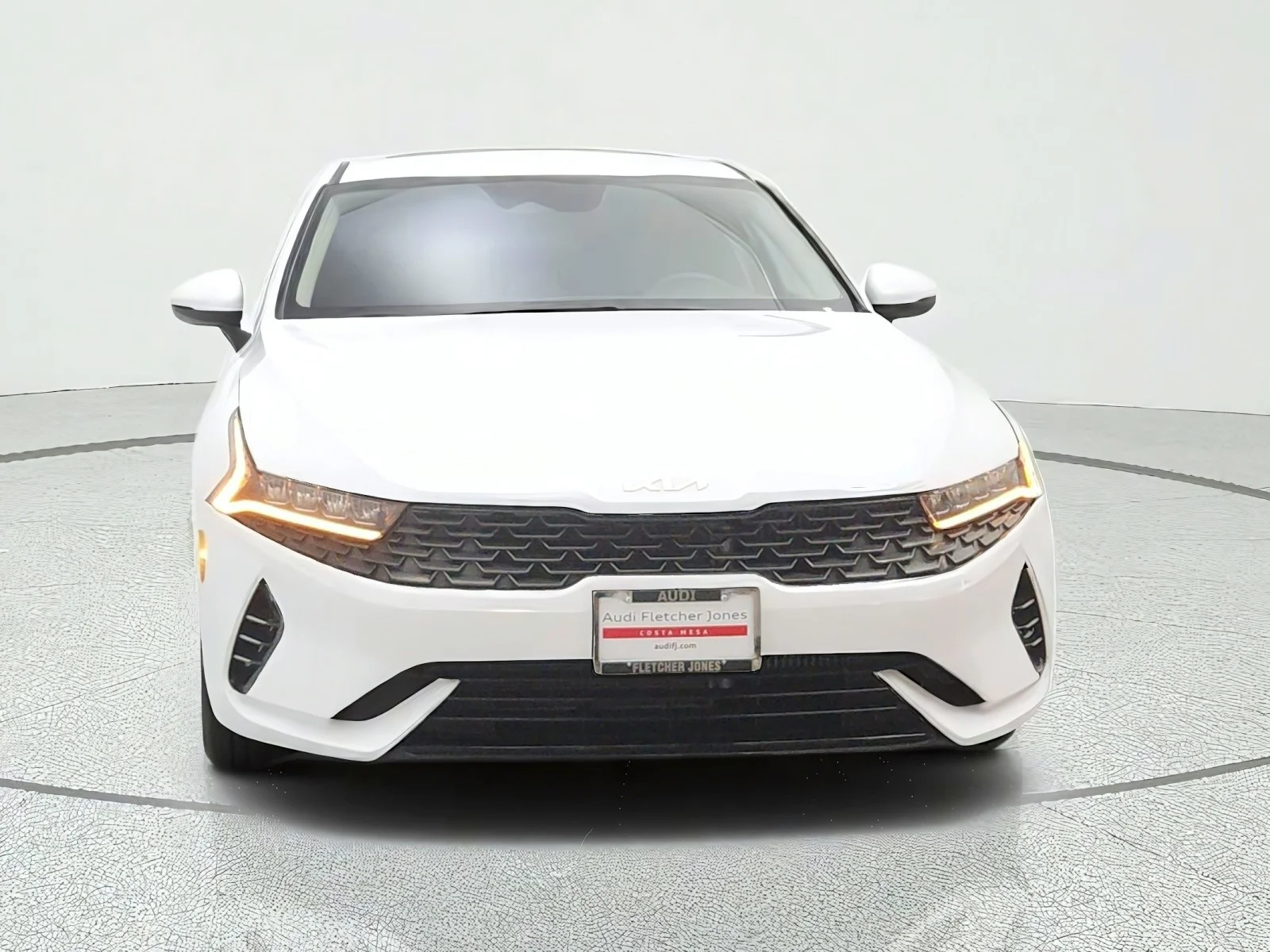 Used 2023 Glacial White Pearl Kia LXS image 2