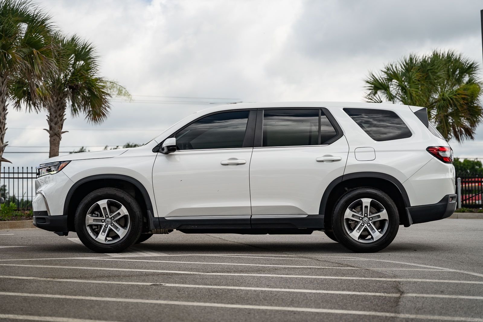 Used 2025  Honda EX-L image 4