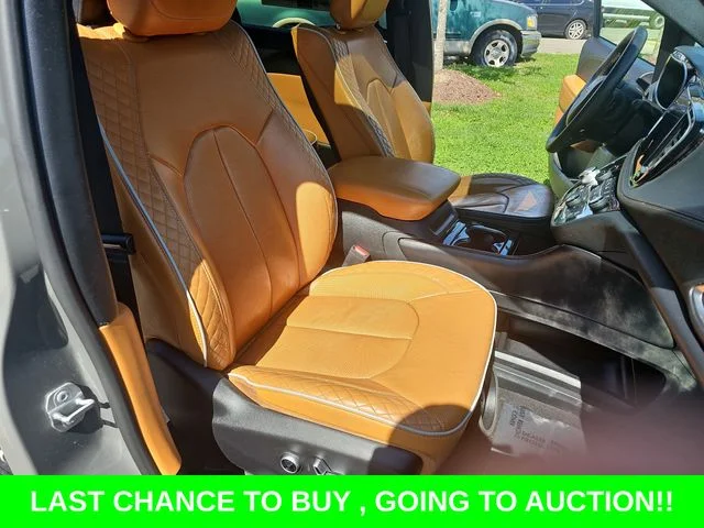 Used 2022 White Chrysler Pinnacle image 10
