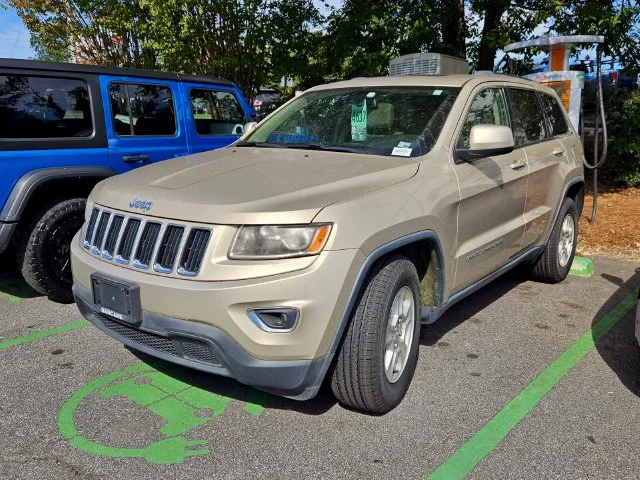 Used 2014 Beige Jeep Laredo image 3