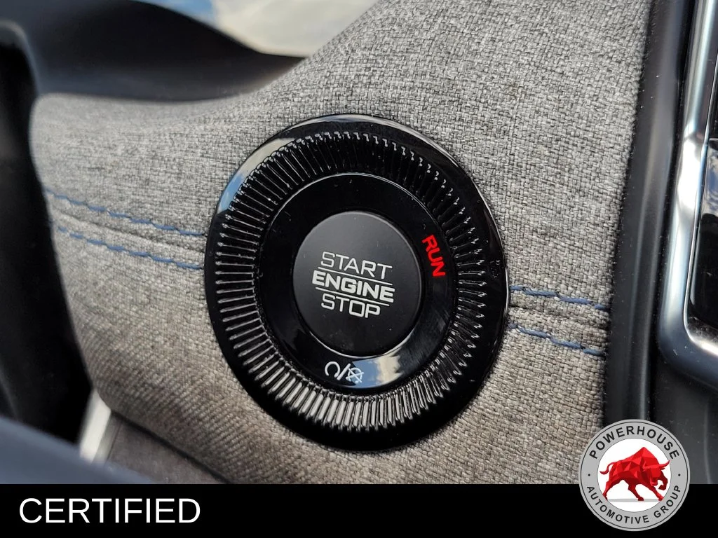 Used 2024 White Jeep Latitude image 35