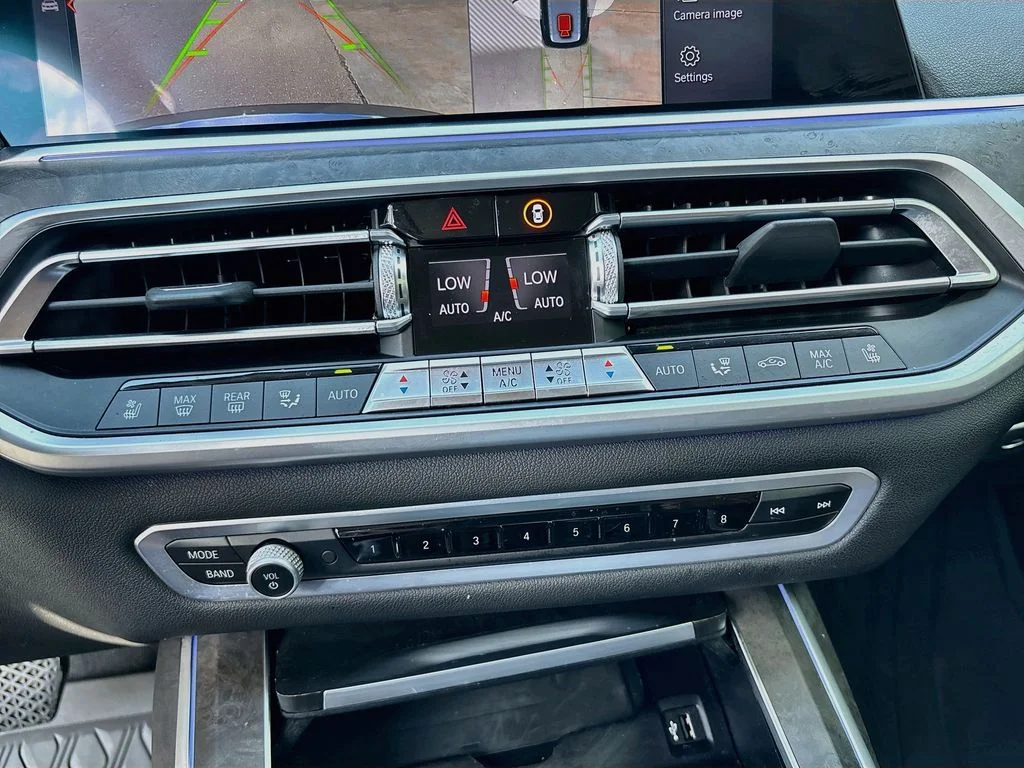 Used 2019 Dark Graphite BMW xDrive40i image 16