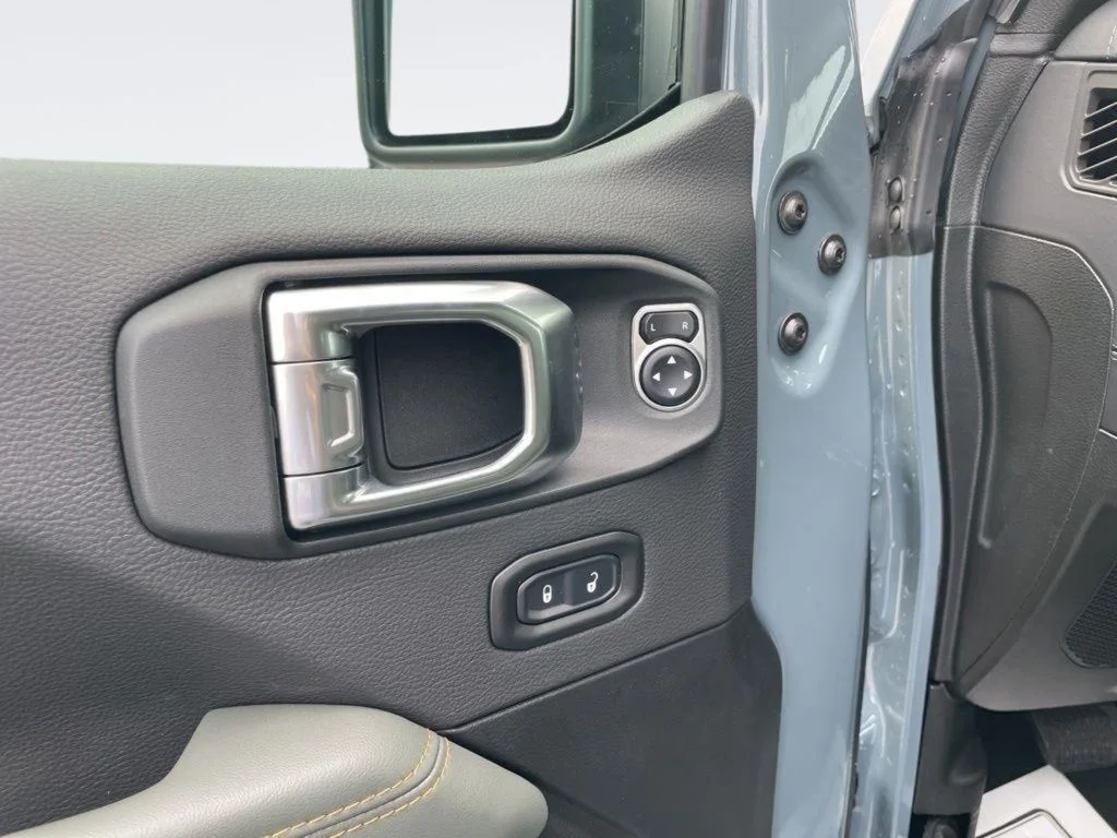 New 2026 Anvil Clear-Coat Exterior Paint Jeep Mojave X image 16