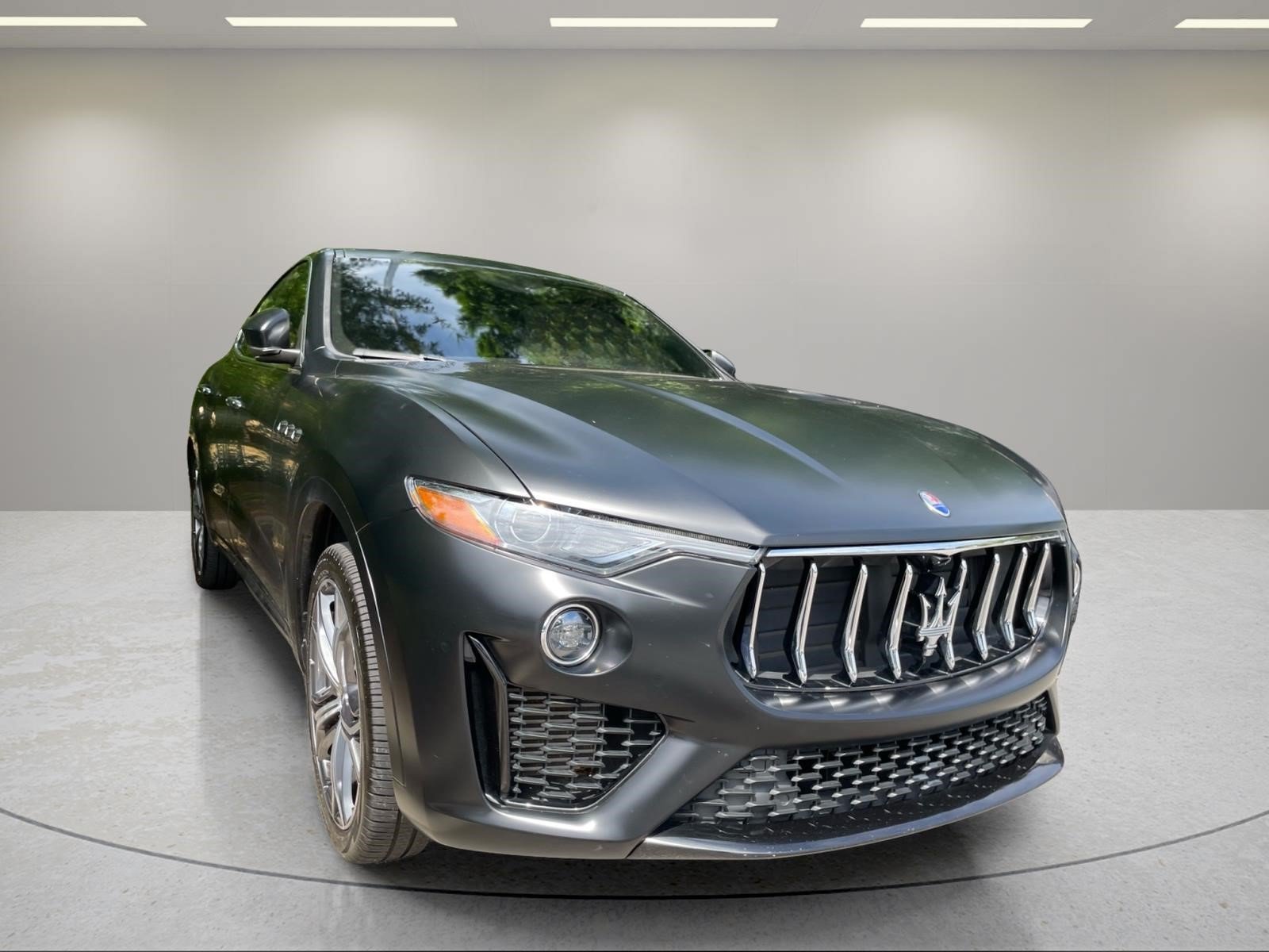 Used 2020  Maserati Base image 9