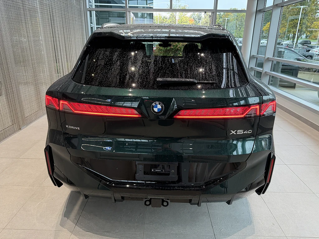 New 2027  BMW 40 xDrive image 5