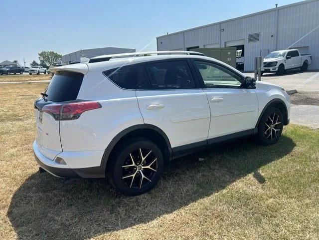 Used 2018 Super White Toyota SE image 3