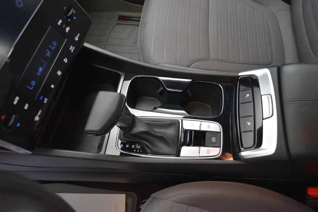 Used 2024 White Hyundai SEL image 14
