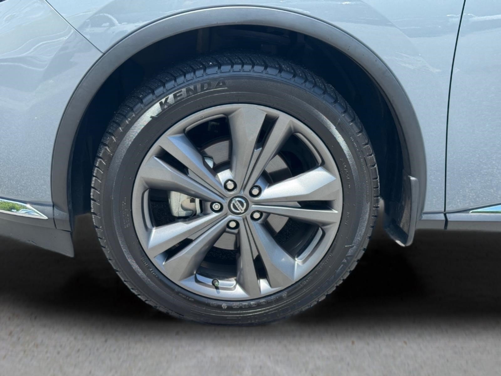 Used 2022 Boulder Gray Pearl Nissan Platinum image 9