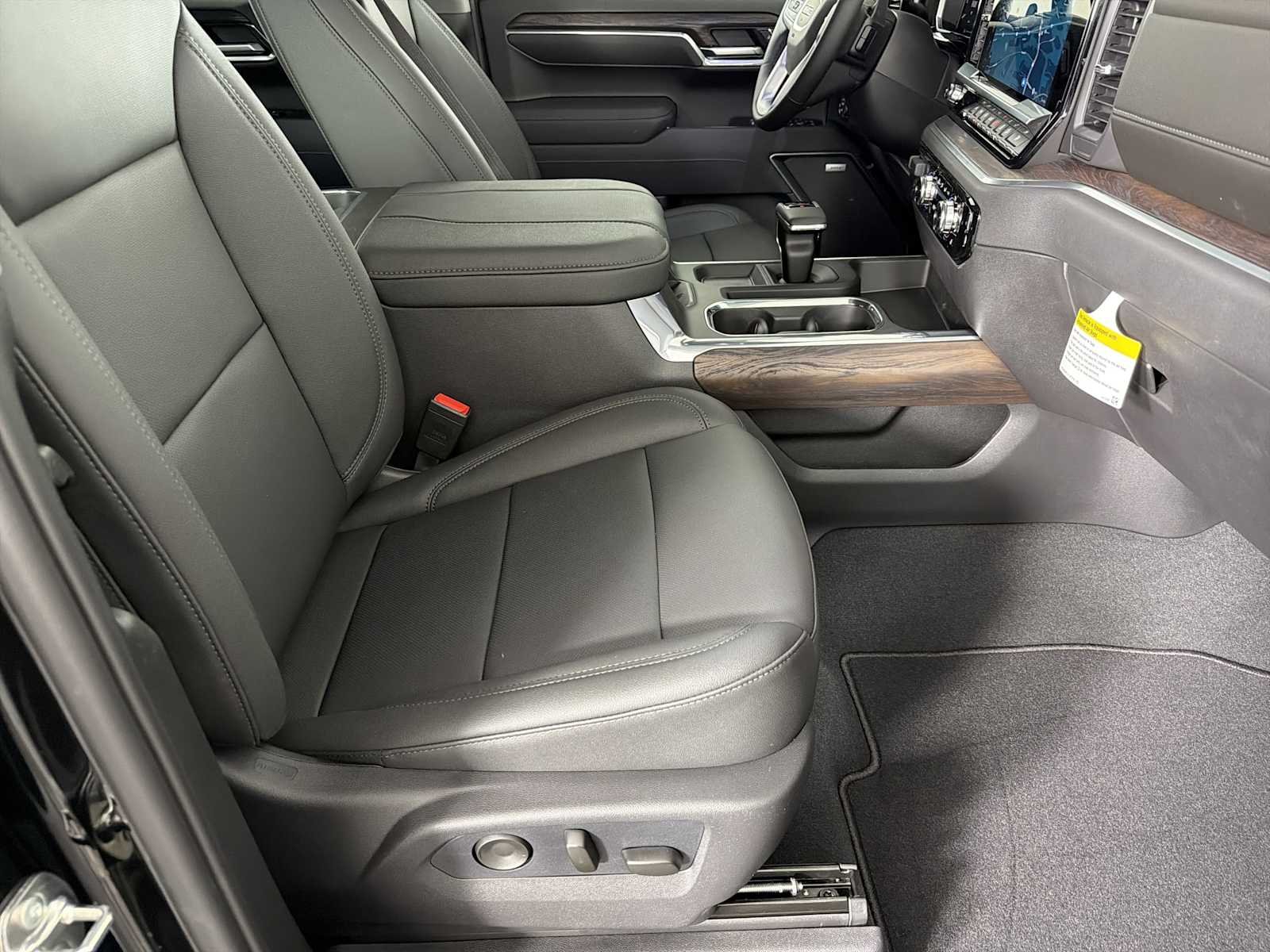 2026 GMC Sierra 1500 SLT - Photo 11