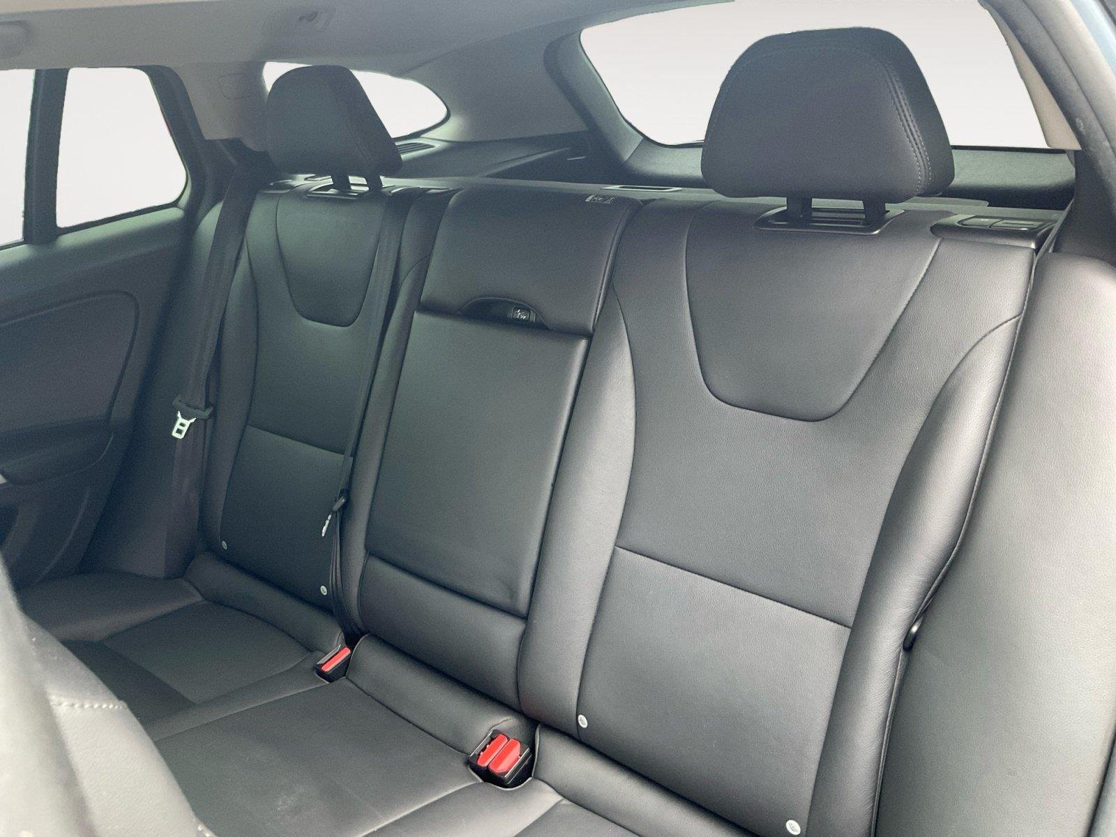 Used 2018 Mussel Blue Metallic Volvo T5PREMIER image 13