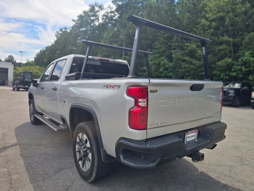 Used 2022 Silver Chevrolet Custom image 5