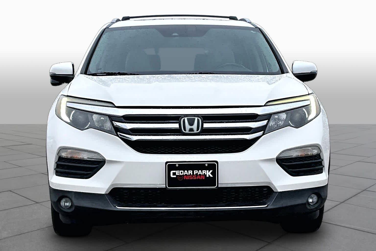 Used 2016 White Diamond Pearl Honda Touring image 4
