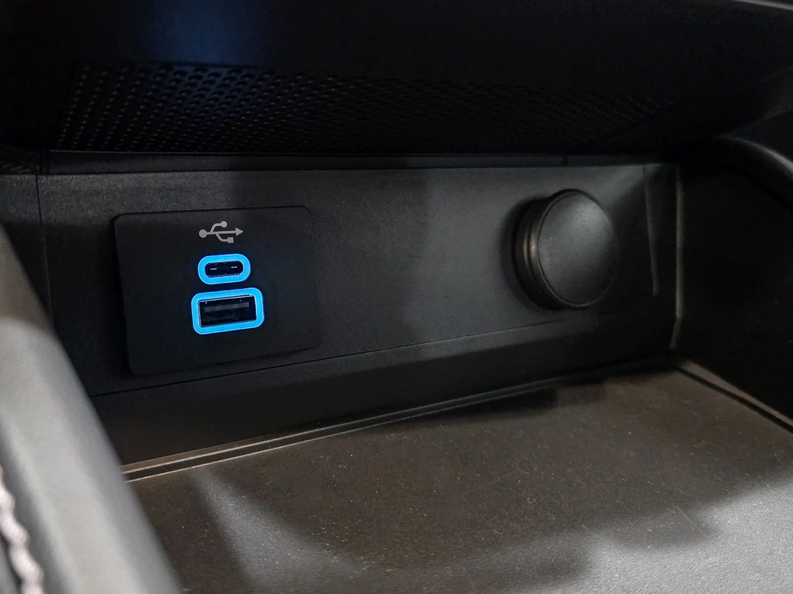 New 2025 Shadow Black Ford EcoBoost® Premium Fastback image 29