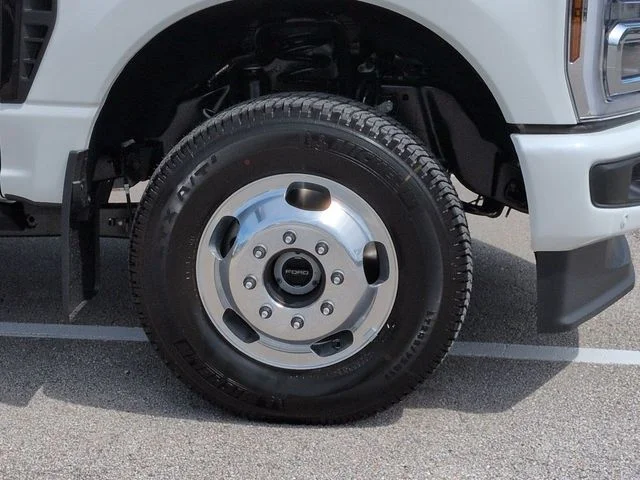 New 2026 Star White Metallic Tri-Coat Ford F-350® Platinum® image 11