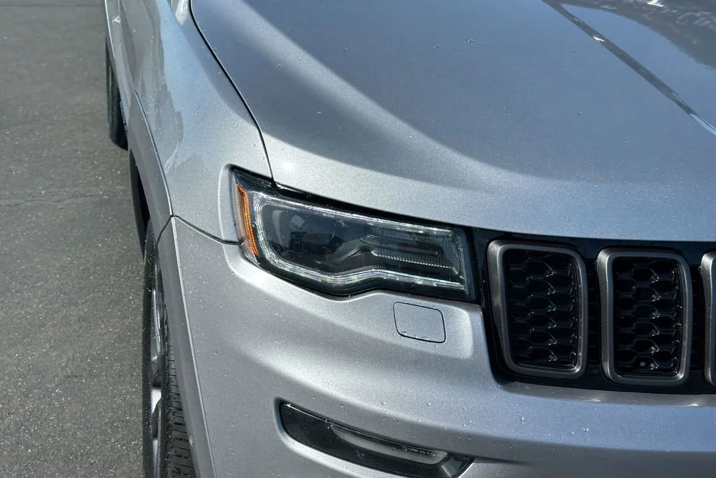 Used 2018 Silver Jeep High Altitude image 3