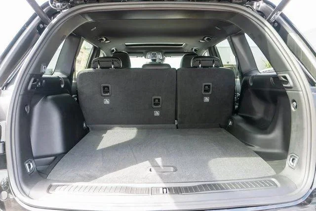 New 2026 Diamond Black Crystal Pearlcoat Jeep Laredo image 9