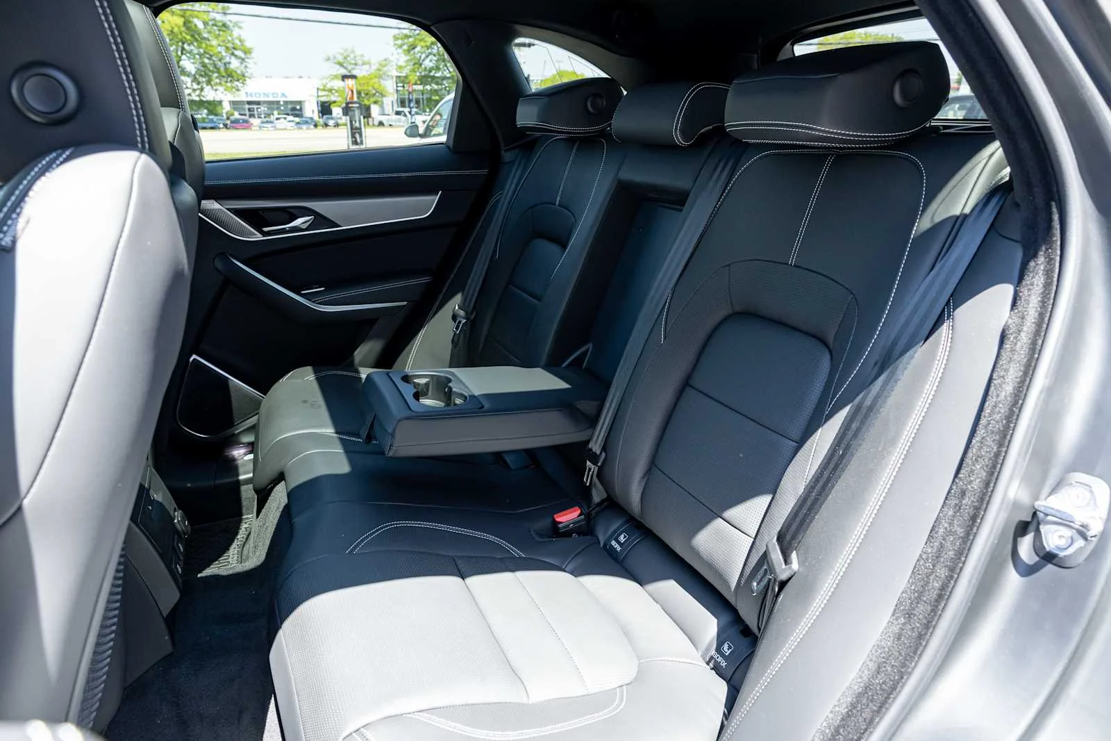 2026 Jaguar F-Pace R-Dynamic S - Photo 31