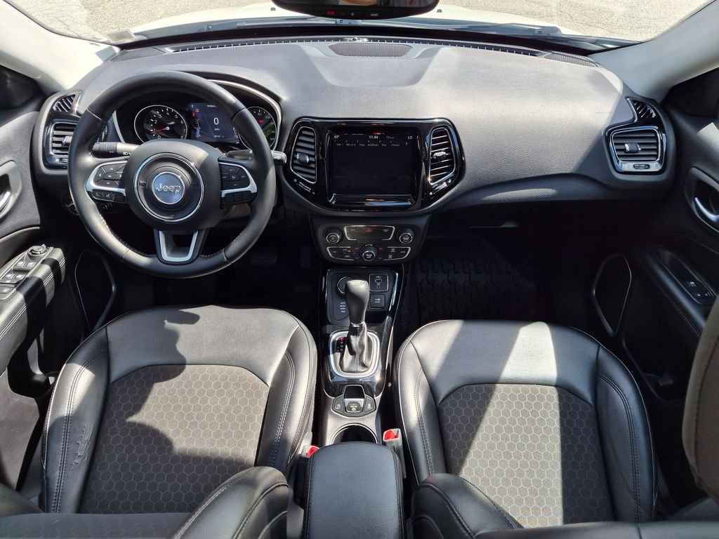 Used 2020 White Jeep Latitude image 22