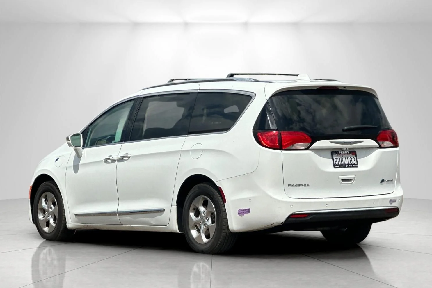 Used 2018 White Chrysler Limited image 5