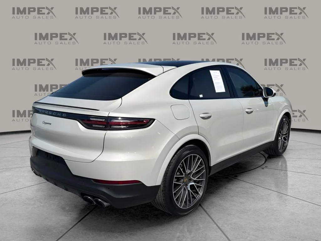 Used 2022  Porsche Base image 5