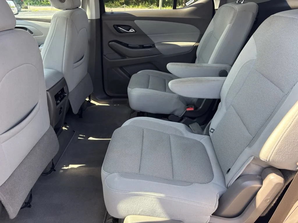 Used 2021 SUMMIT WHITE Chevrolet LT Cloth image 17