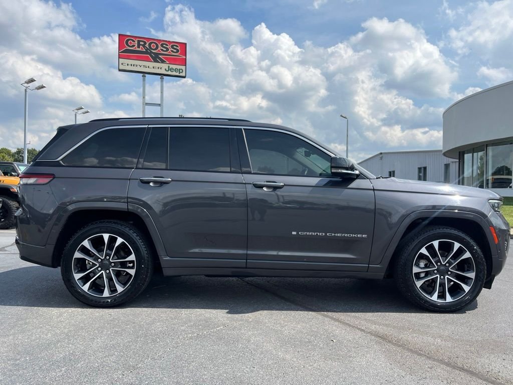 Used 2022 Gray Metallic Jeep Overland image 49