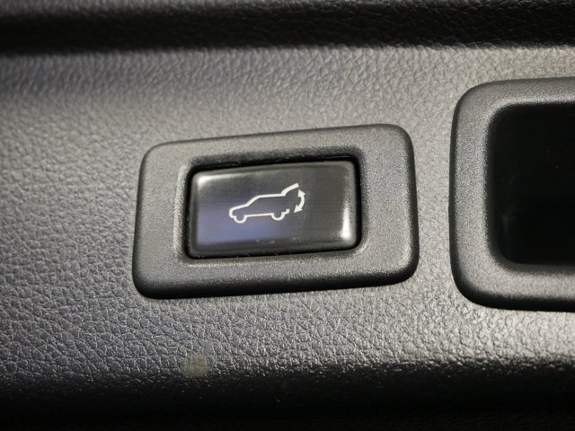 Used 2015 Satin White Pearl Subaru Limited image 15