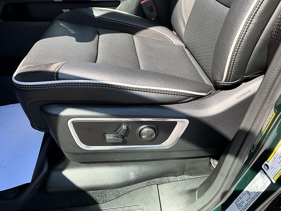 New 2026 Serrano-Green Metallic Exterior Paint RAM Laramie image 15