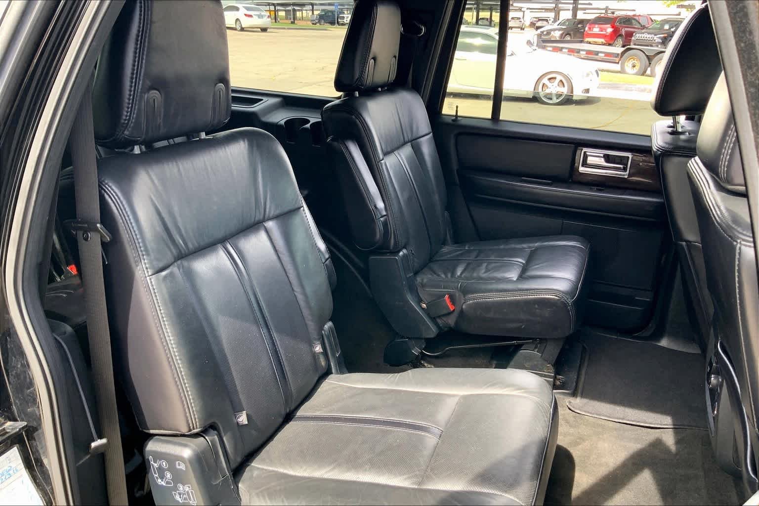 Used 2016 Black Velvet Lincoln Select image 19