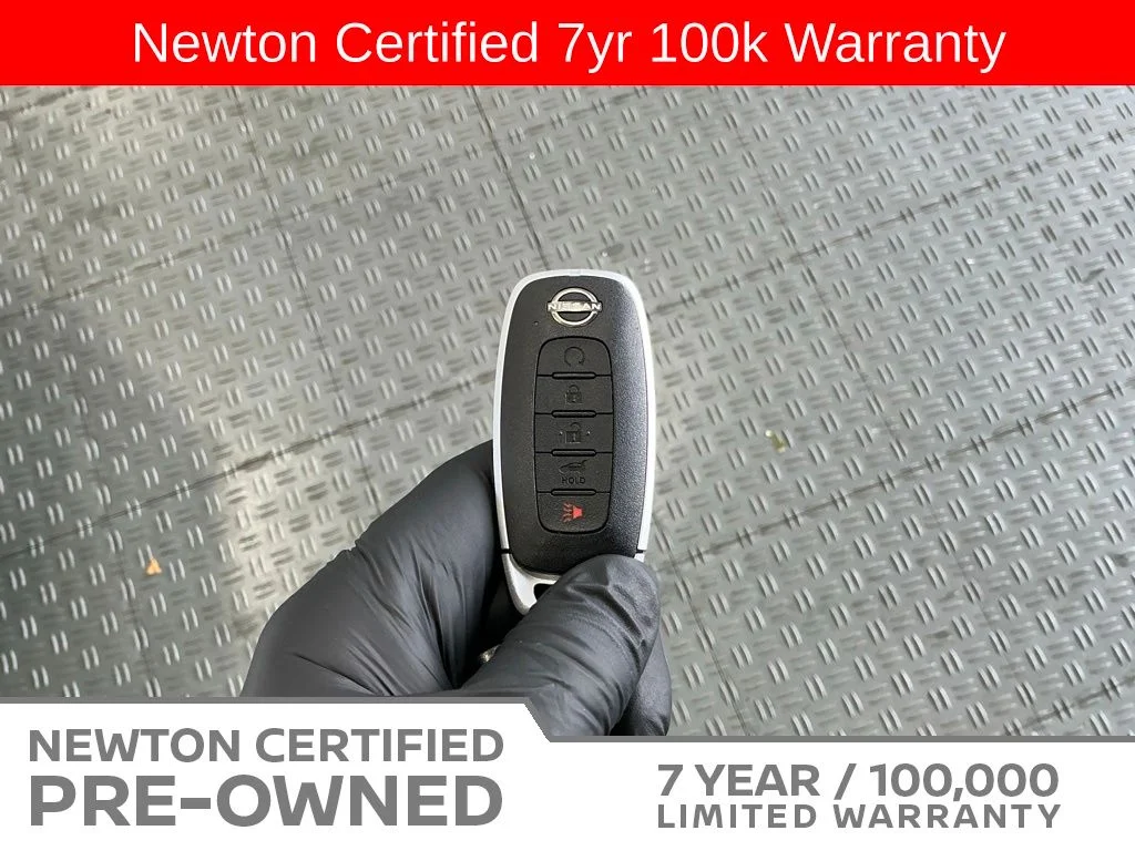 Certified Used 2023 Pearl White Tricoat/Super Black Nissan SL image 43