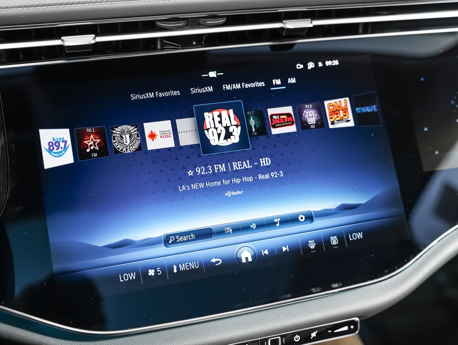 New 2027 Polar White Mercedes-Benz E 350 image 18