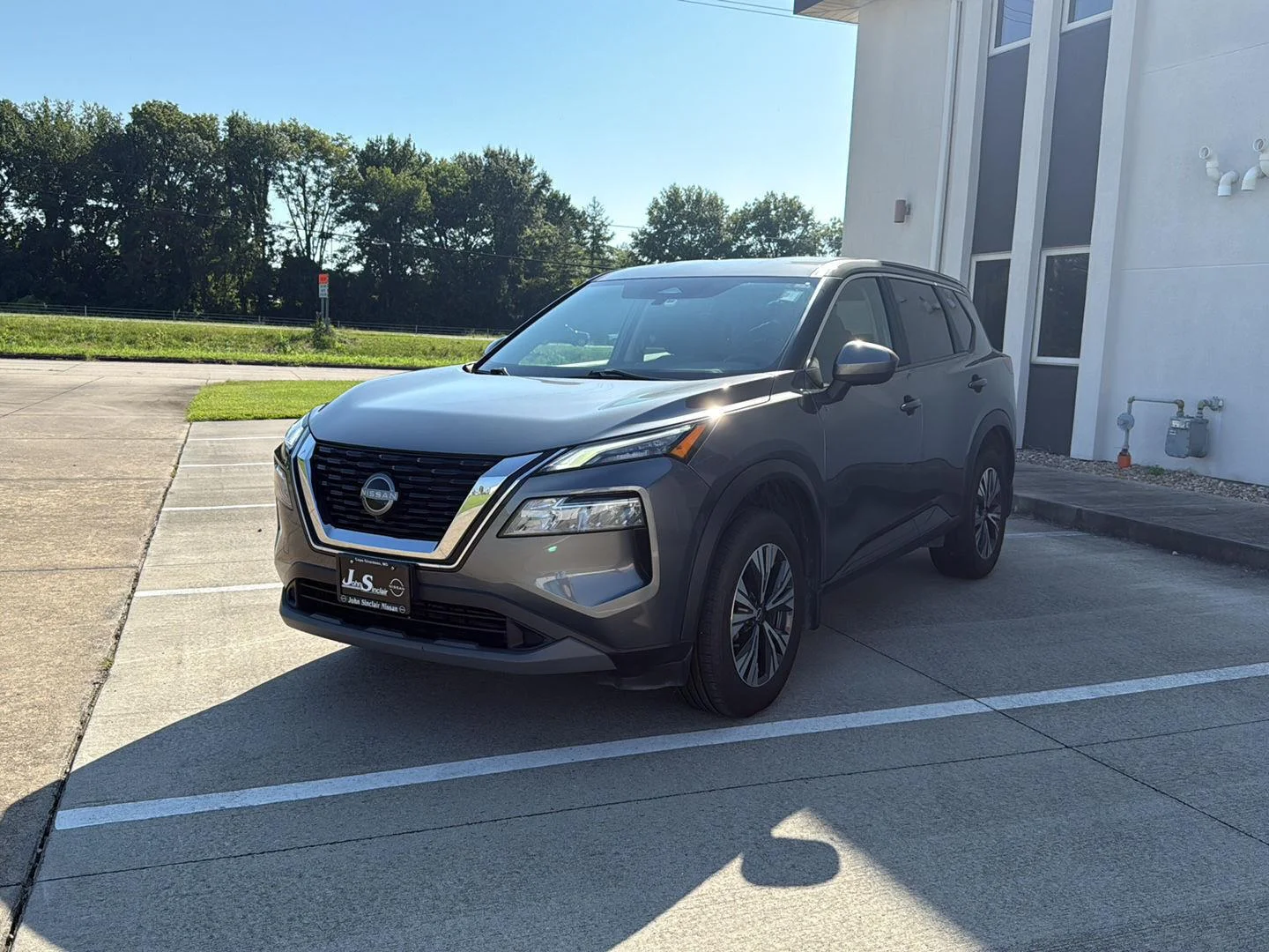 Certified Used 2023 Gun Metallic Nissan SV image 3